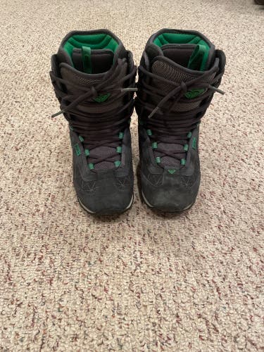 Women's Size M 7.5 (W 8.5) Roxy Snowboard Boots (Used)
