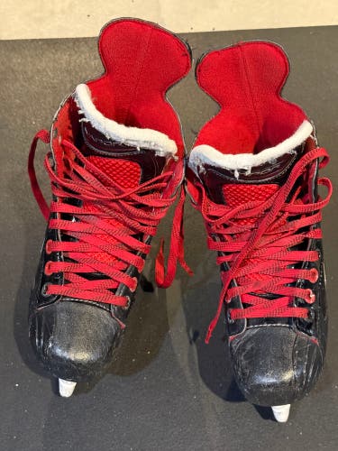 2017 Bauer Vapor X600 Hockey Skates Regular Width Size 3.5 (Used)