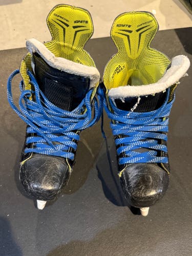 Bauer Ignite Hockey Skates Regular Width Size 5 (Used)