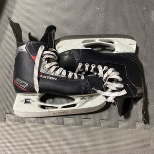 2011 Easton Synergy EQ Hockey Skates Regular Width 7 (Used)