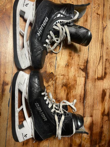 2023 Bauer Vapor Hyperlite 2 Hockey Skates 7.5 (Used)