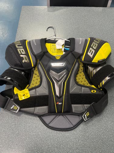 Senior Large Senior Bauer Supreme 1S Shoulder Pads (New With Tags)