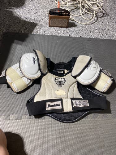 Men's Medium Senior Franklin Shoulder Pads (Used)