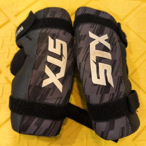 Small Youth STX Stallion 75 Arm Pads (Used)