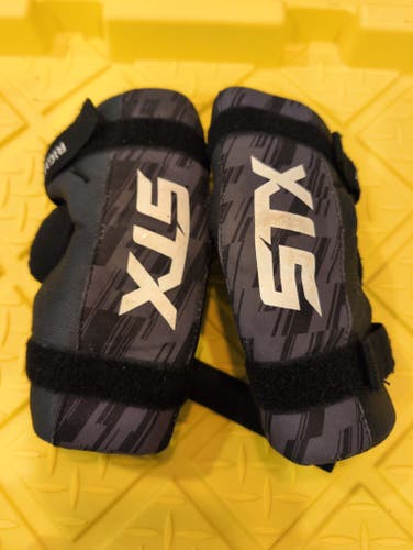 Small Youth STX Stallion 75 Arm Pads (Used)