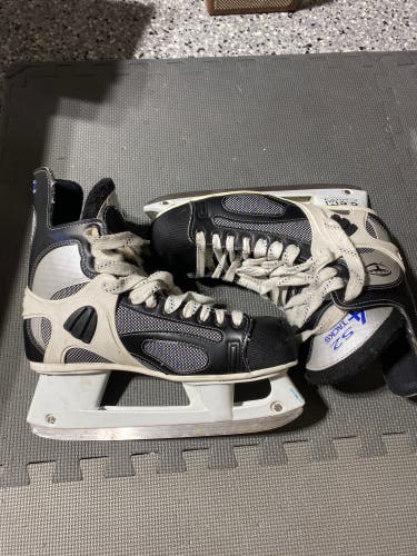 CCM Tacks 452 Hockey Skates Regular Width 11 (Used)