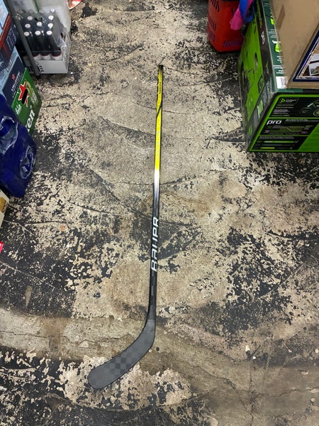 Bauer Vapor Hyperlite 2 Yellow Senior Right Handed Hockey Stick P92 77 Flex (Barely Used)