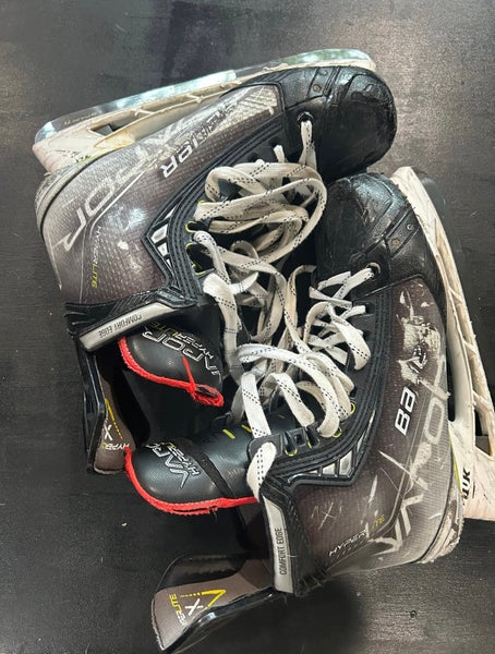 2021 Bauer Vapor Hyperlite Hockey Skates 9 (Used)