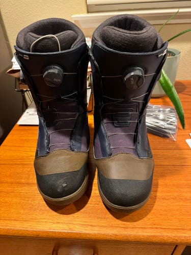 Men's Size 12.0 Vans Aura pro Snowboard Boots Medium Flex All Mountain (Used)