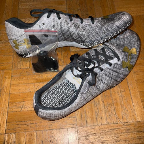 Gray Unisex Adult Size M 11.5 (W 12.5) Under Armour (New)