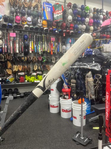 Used Victus RESERVED MAPLE BB/SB Wood Bat 33" 11337-S000476716