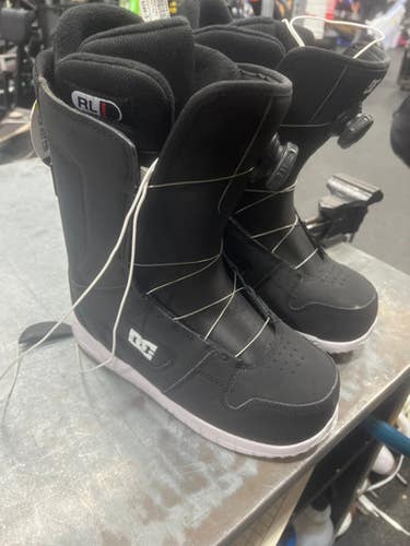 Used Hurley BOA Womens Snowboard Boots Black Senior 9 11337-S000476624