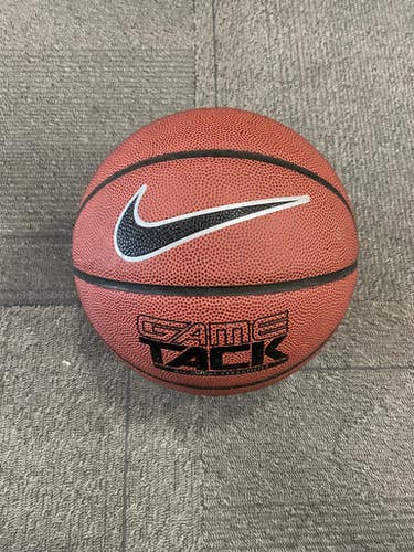 Used Nike GAME TACK Basketball Youth Indoor 27 1/2" 11614-S000227553