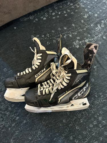 2022 CCM Tacks AS-570 Hockey Skates Regular Width 9 (Used)