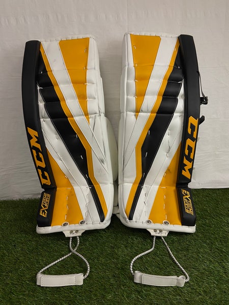 32" Senior CCM Extreme Flex 3 Goalie Leg Pads Pro Stock (Used)