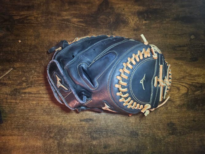 Mizuno RH Catcher's Glove 34" (Used)