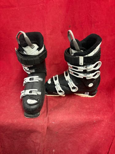 Ski Boots: Mondo 25 & 25.5 Women's Fischer Ski Boots (Used)