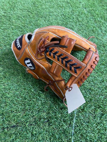 Wilson A2000 RH Baseball Glove 11.75" (Used)
