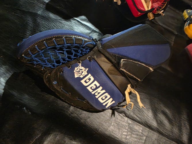 Demon Catch Glove Regular (Used)