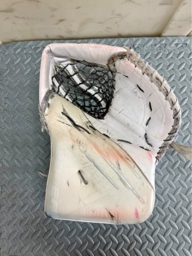 Bauer Hyperlite Senior Goalie Catch Glove Regular