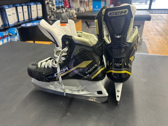 2022 CCM AS-V Pro Hockey Skates Regular Width 9 (New)