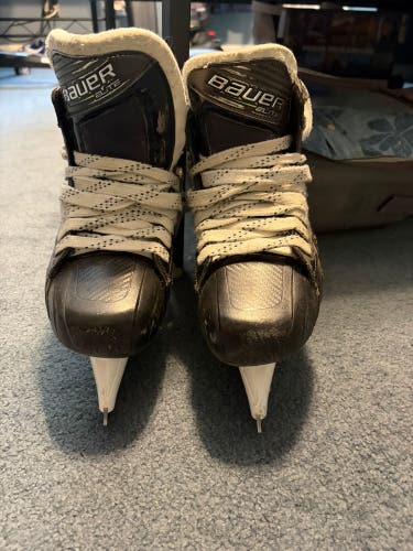 2021 Bauer Elite Hockey Goalie Skates Regular Width 7 (Used)
