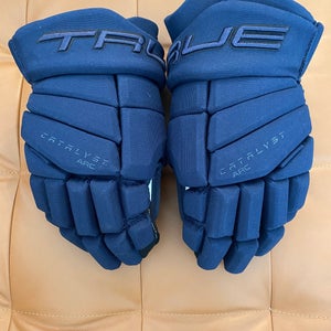 New True Catalyst Arc Gloves 14"