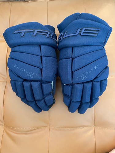 New True Catalyst Arc Gloves 14"