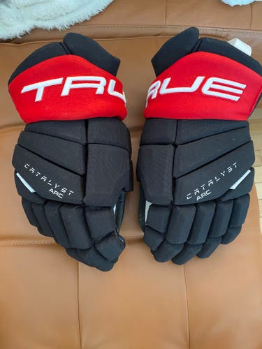 New True Catalyst Arc Gloves 14"