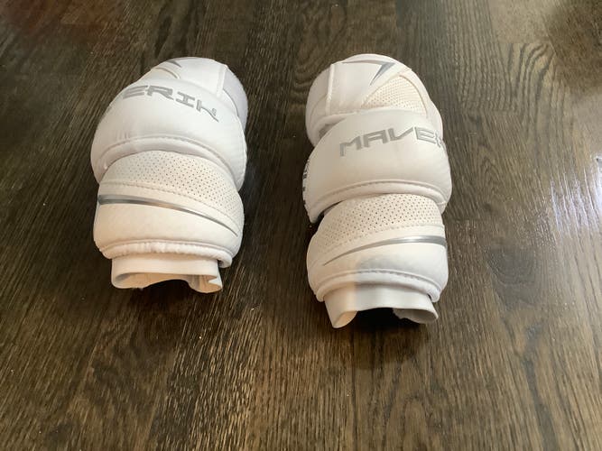 Medium Youth Maverik M6 Arm Pads (New)