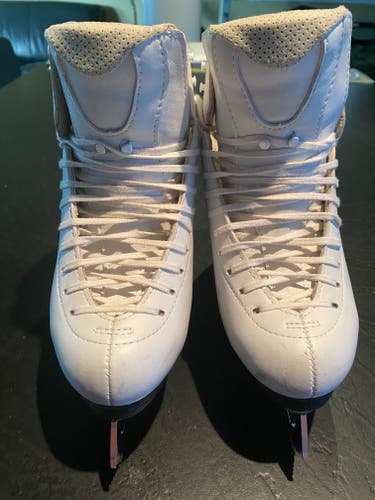 Jackson Ultimate Dance Figure Skates B Adult 7 (Used)