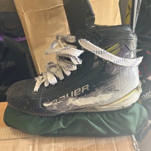 2023 Bauer Vapor Hyperlite 2 Hockey Skates 8 (Used)