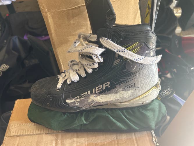 2023 Bauer Vapor Hyperlite 2 Hockey Skates 8 (Used)