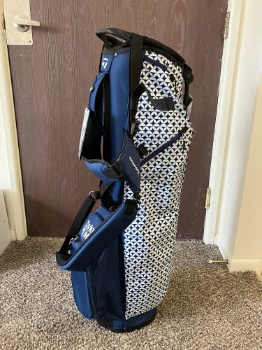 TaylorMade FlexTech LT Carry Golf  Bag (New)