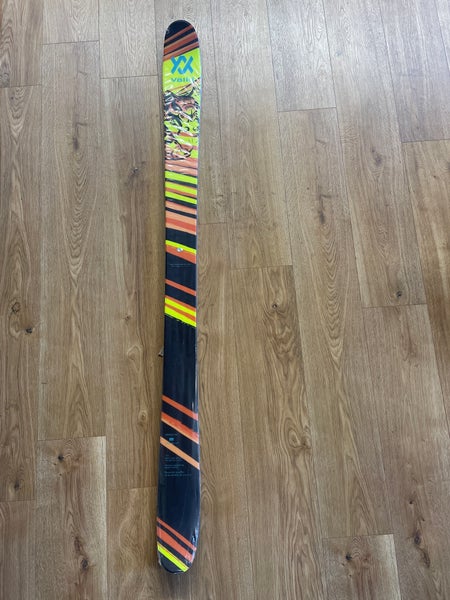 Volkl Revolt 96 165 cm Skis (New)