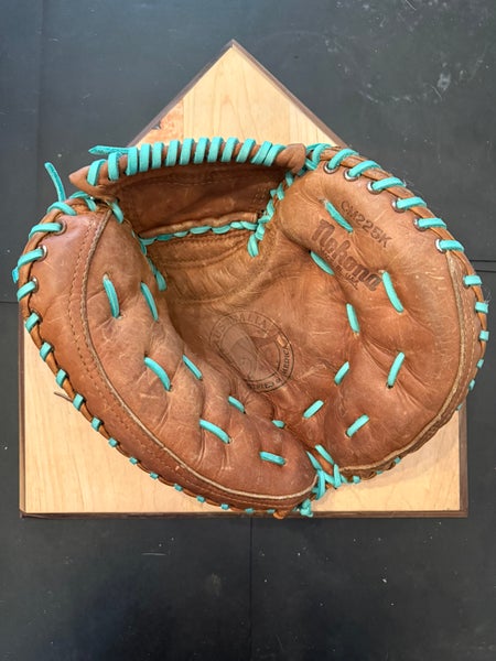 Nokona CM225K RH Catcher's Glove 34”