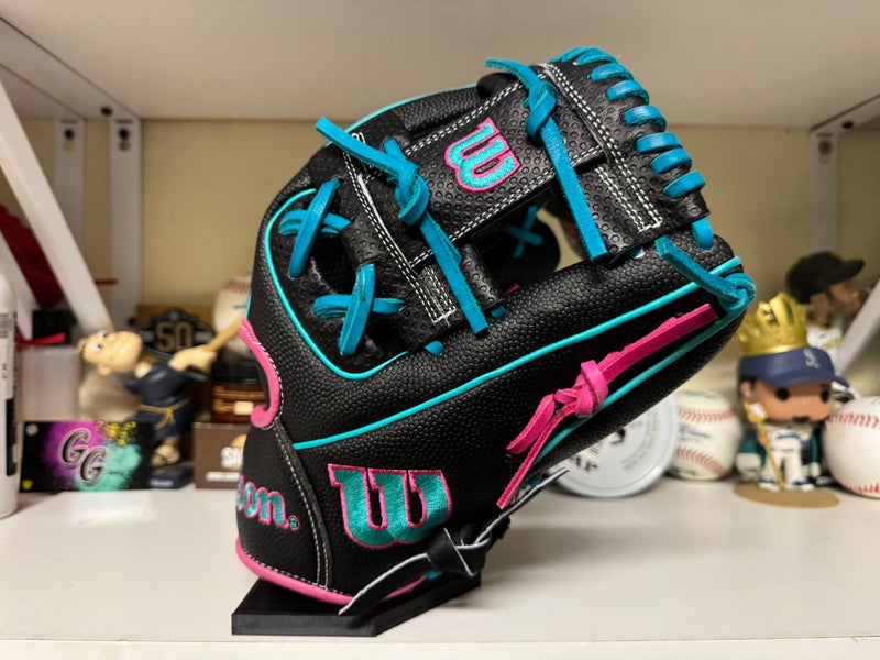 Wilson A2000 SC86 11.5” RHT new with tags