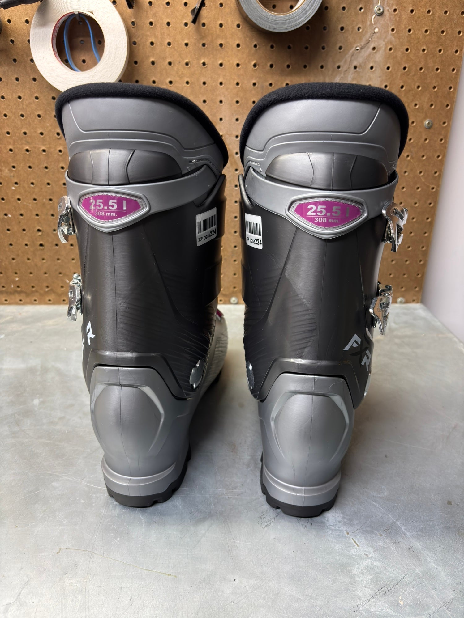 Ski Boots ( 25.5 ) Salomon X Max 100 Ski Boots 2017 NEW IN BOX