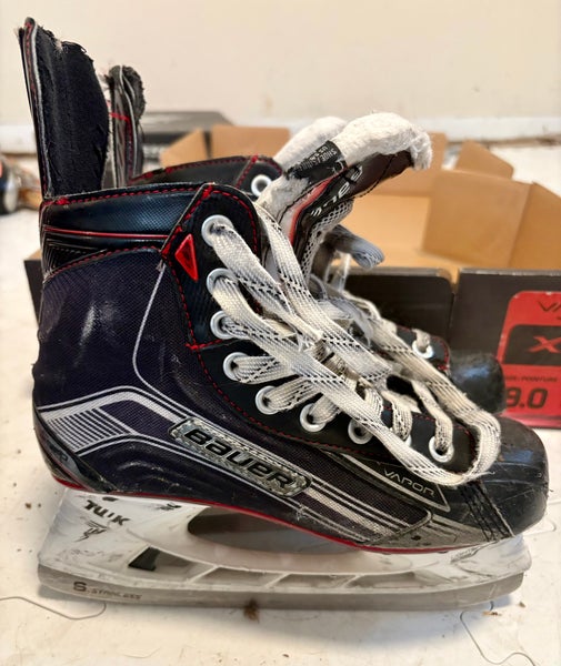 2015 Bauer Vapor X500 Hockey Skates Regular Width Size 4.5 (Used)