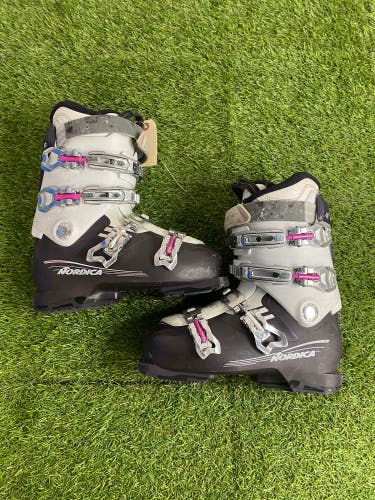Mondo 25.5 Women's Nordica Nxt Ski Boots Soft Flex (Used)