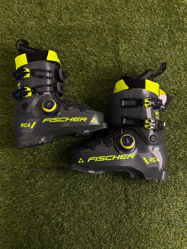 Mondo 27.5 Fischer RC4 110 MV BOA VAC GW Ski Boots Medium Flex (New)