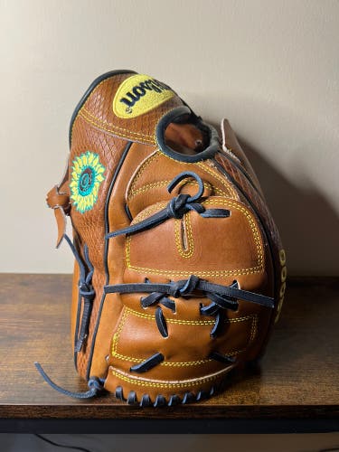 Clevinger Wilson A2000 RH Pitcher's Baseball Glove 12" (New)