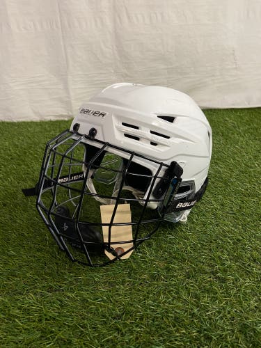 White Medium Bauer Re-Akt 85 Helmet (Used)