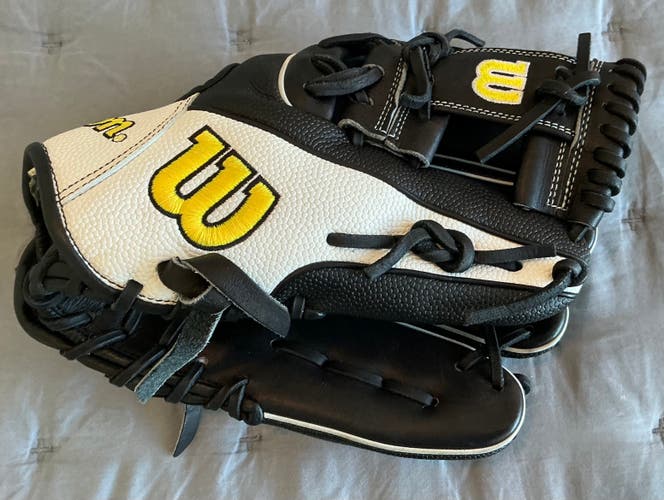 2022 Infield RH Wilson A2000 1786 Baseball Glove 11.5" (New)