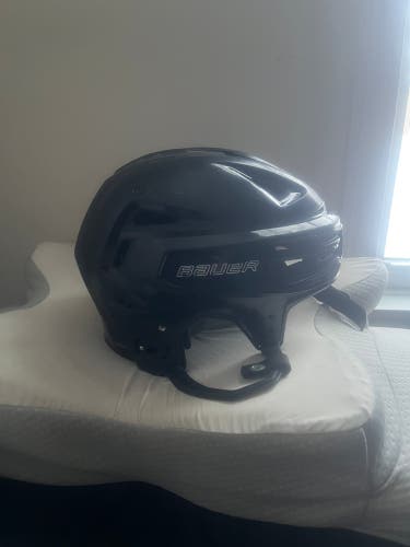 Small Bauer Re-Akt 150 Helmet (Used)