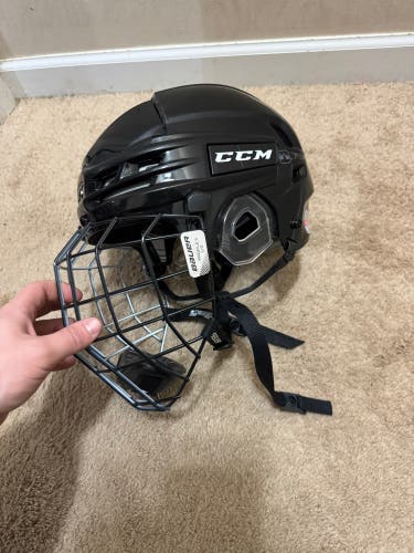 New CCM Tacks 910 Helmet with cage (large)