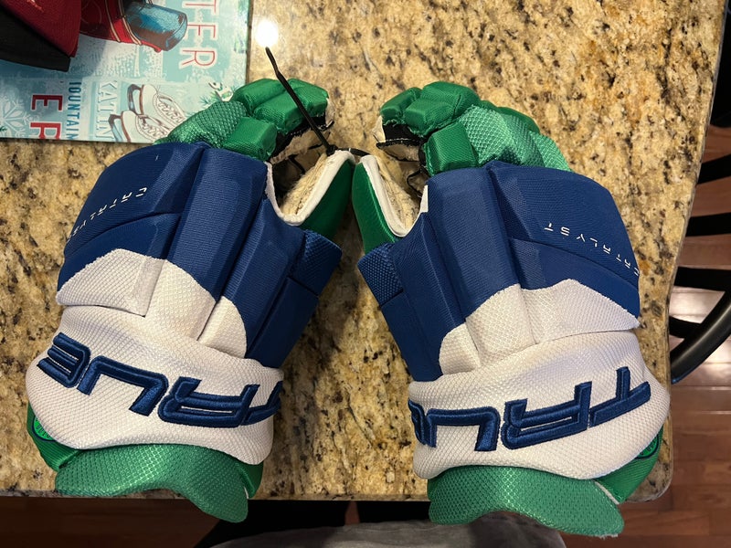 True Catalyst Gloves 14" Pro Stock (Used)