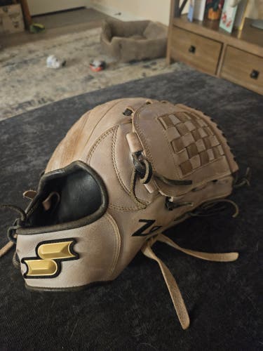 Pitcher's RH SSK Z9 Maestro Baseball Glove 11.75" (Used)