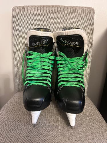 2024 Bauer Supreme M40 Hockey Skates Regular Width 8.5 (Used)