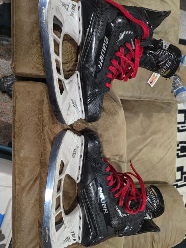 Bauer Supreme Mach Hockey Skates Regular Width 8 (Used)